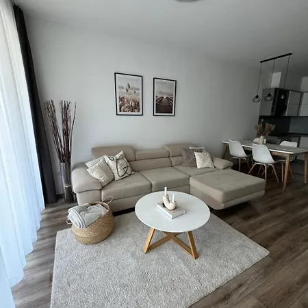 Lelle Apartmán *